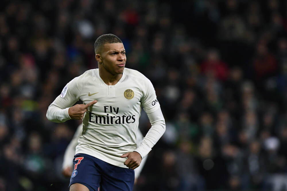 国足新帅邵佳一即将开启首期集训，四名“大龄”新人入选让人略感意外